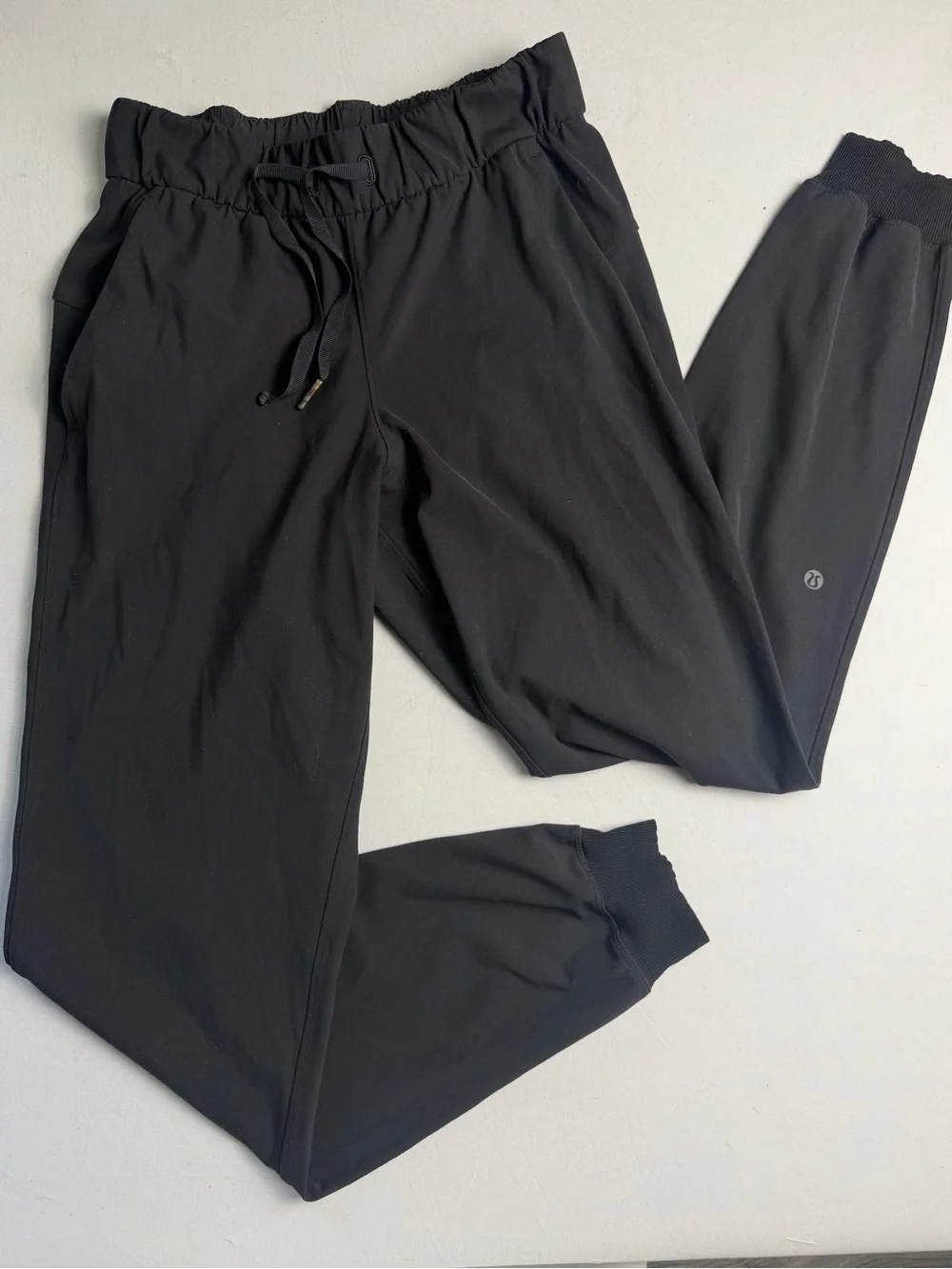 Lululemon On The Fly Jogger Black Size 2 28” inseam